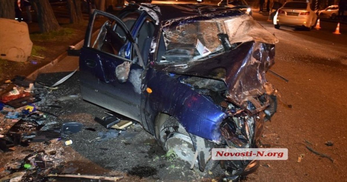 Лексус врізався в таксі в Миколаєві_1 / © Novosti-N