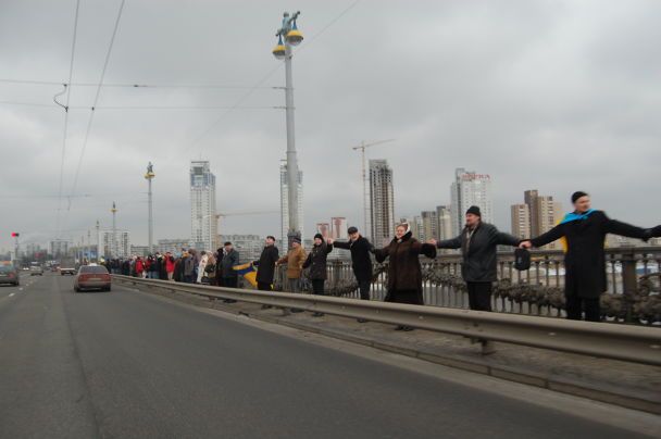 "Живий ланцюг" напередодні Дня Соборності, 1990 рік / © commons.wikimedia.org