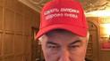 Алек Болдуин затролил Трампа в кепке с неграмотным надписью на русском языке