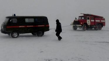 ДСНС витягає машини з заметів_6 / © ДСНС