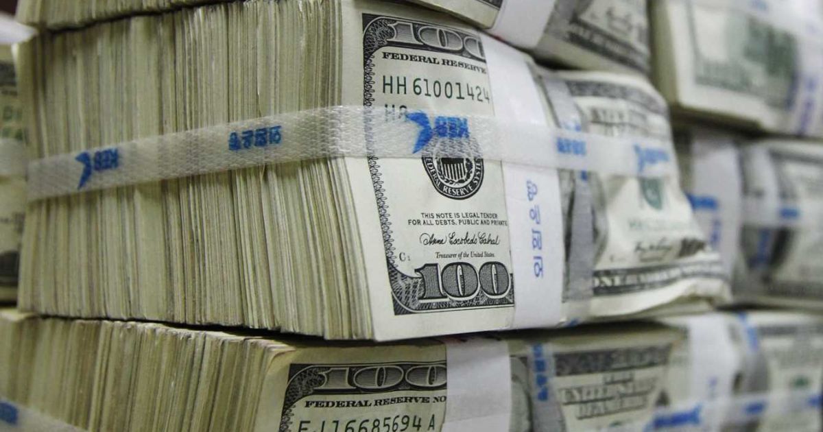 Курс доллара составляет 21,56 гривны