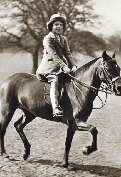 Принцесса Елизавета катается верхом в Большом Виндзорском парке, 1930-е годы. / © Getty Images