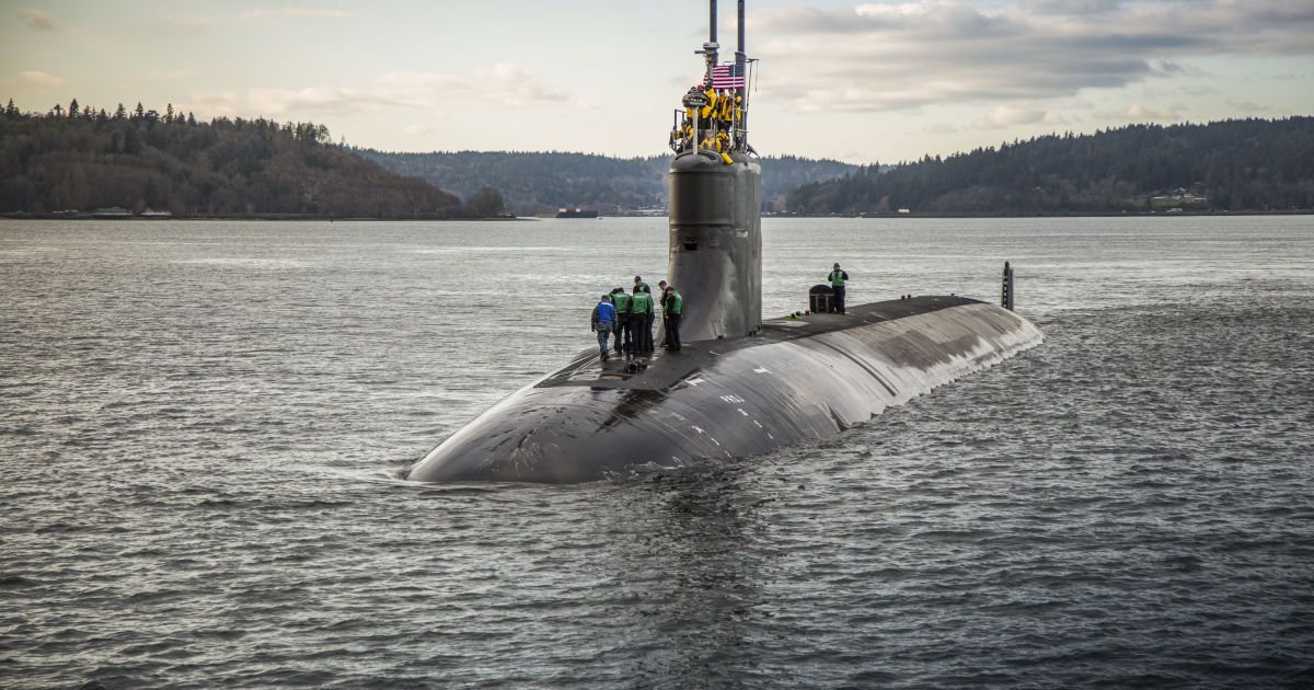 Американская подлодка столкнулась с неизвестным объектом в Южно-Китайском море и получила большие повреждения