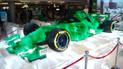 Представлен крупнейший в мире болид "Формулы-1" из Lego: как его строили