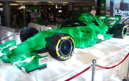 Представлено найбільший у світі болід "Формули-1" з Lego: як його будували