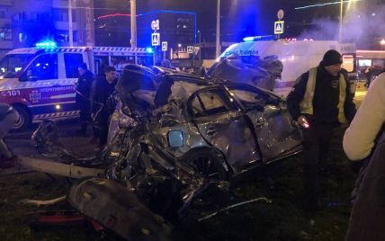 Троща в Харкові: водій Infiniti замість допомоги пораненим друзям, шукав телефон у розбитому авто