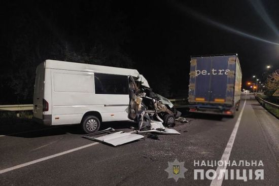 Вагітній дівчині відірвало руку, вона просила ліки: під Тернополем розбився бус, який віз пасажирів з Blablakar