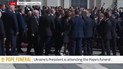 Зеленский под аплодисменты занял свое место на похоронной церемонии Франциска