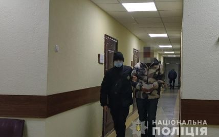 В Одесской области в рыбпорту на пароме обнаружили нелегалов, закрытых в грузовике: видео