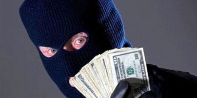 На Запоріжжі четверо озброєних злочинців пограбували банк