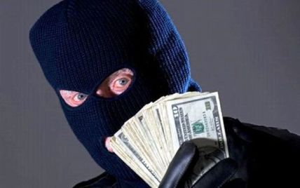 На Запорожье четверо вооруженных преступников ограбили банк