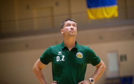 Бывший капитан баскетбольной сборной Украины продает чемпионское кольцо, чтобы собрать средства для ВСУ (фото)