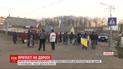 Люди усю ніч блокували дорогу з вимогою приєднати їхнє село до Чернівців