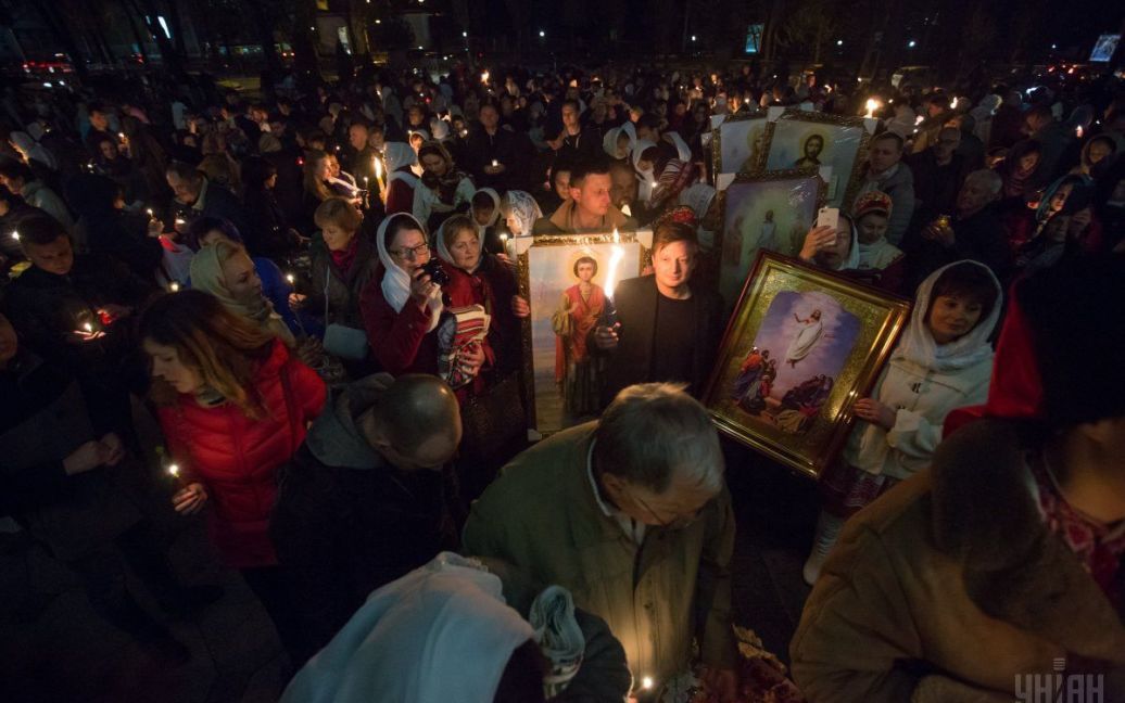 Зустріч Благодатного вогню з Єрусалима у Володимирському соборі УПЦ Київського патріархату / © УНІАН