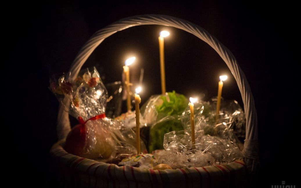 Зустріч Благодатного вогню з Єрусалима у Володимирському соборі УПЦ Київського патріархату / © УНІАН