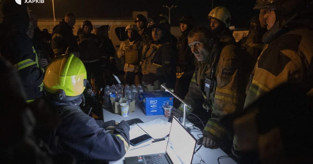 Рятувальники продовжують працювати на місці трагедії