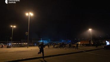 Вночі розбір завалів у знищеному російською атакою «Епіцентрі» у Харкові триває / © Суспільне