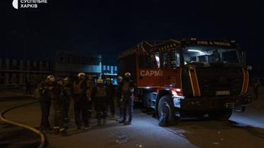 Вночі розбір завалів у знищеному російською атакою «Епіцентрі» у Харкові триває / © Суспільне