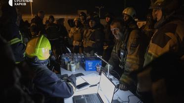 Вночі розбір завалів у знищеному російською атакою «Епіцентрі» у Харкові триває / © Суспільне