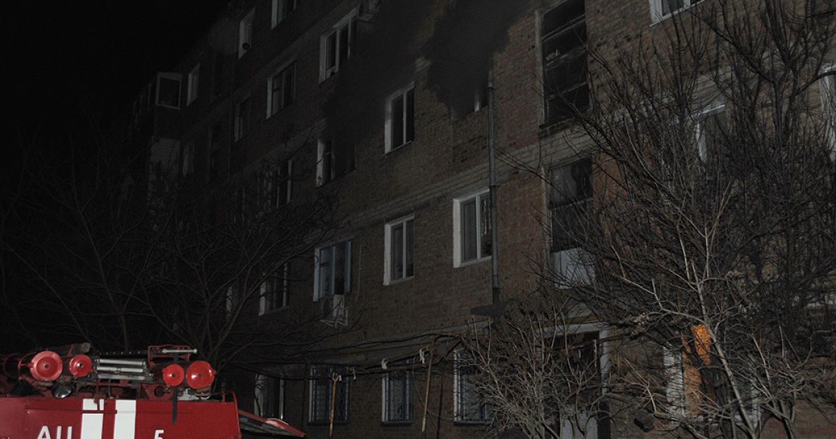 В Николаеве из-за пожара в жилом доме поздно вечером эвакуировали полсотни человек