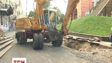 У Києві ремонтують теплотраси біля метро "Золоті ворота"