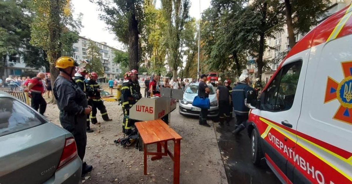 У Києві горіла квартира на дев'ятому поверсі: загинула людина