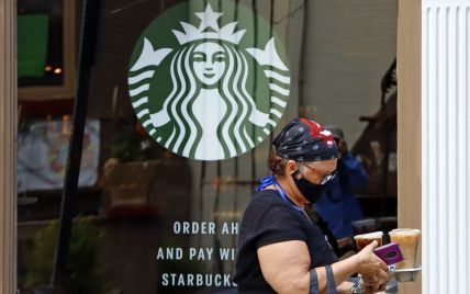 У США бариста отримав $50 тисяч чайових після нападок за відмову обслуговувати клієнтку без маски 
