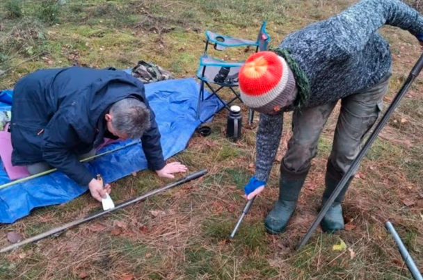 Исследователи обнаружили остатки гигантских земляных валов и рва глубиной 18 футов / © kr2012.com