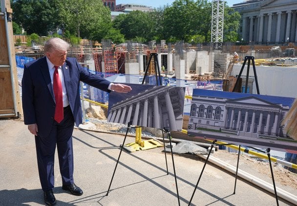 Трамп перетворює Білий дім на військову базу: що сховають під бальною залою