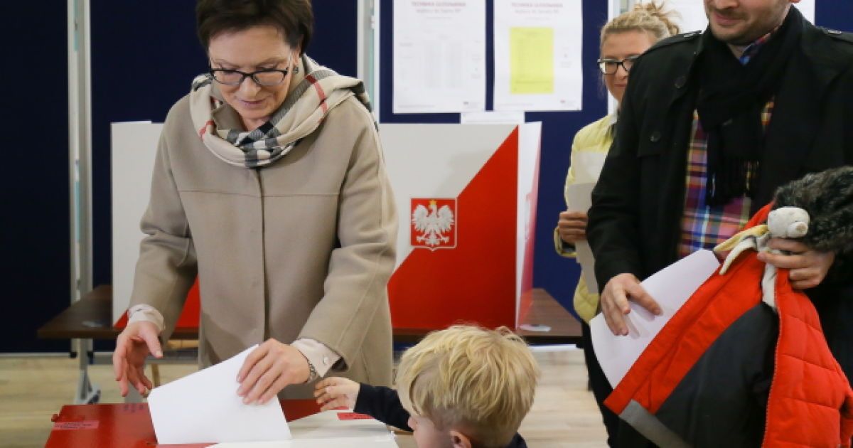 Чинна прем`єрка Ева Копач проголосвала у Варшаві / © Польське Радіо