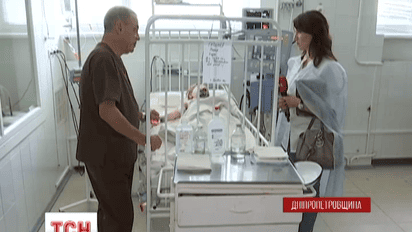 В Днепропетровске медики борются за жизнь трехлетнего ребенка, выпавшего с четвертого этажа