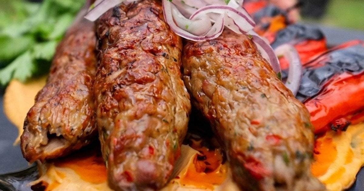 Люля-кебаб на подушці з хумусу tiktok.com/@kubfood