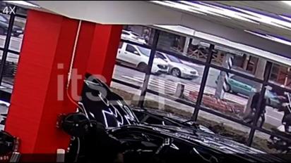 В Запорожье на "зебре" умудрились сбить пешеходов, осторожно переходивших дорогу