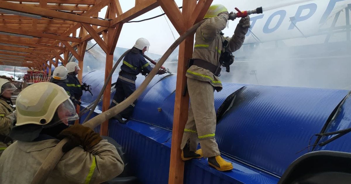 пожежа в епіцентрі у первомайську_2 / © ГСЧС