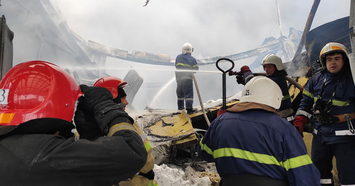 пожежа в епіцентрі у первомайську_1 / © ГСЧС