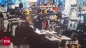 Неприязненно посмотрела! В магазине одежды 37-летний мужчина с ножом набросился на двух женщин