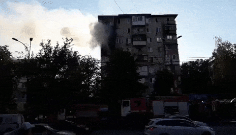 В Киеве огонь охватил жилую многоэтажку