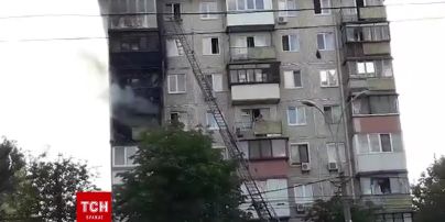 В Киеве горит жилая многоэтажка