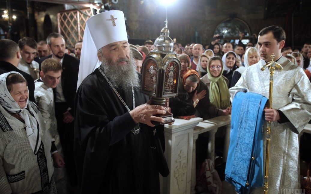 Зустріч Благодатного вогню з Єрусалима у Києво-Печерській Лаврі УПЦ Московського патріархату / © УНІАН