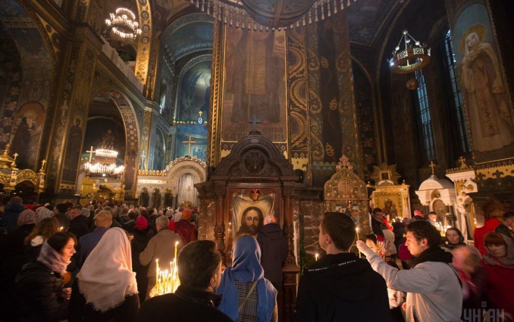 Зустріч Благодатного вогню з Єрусалима у Володимирському соборі УПЦ Київського патріархату / © УНІАН