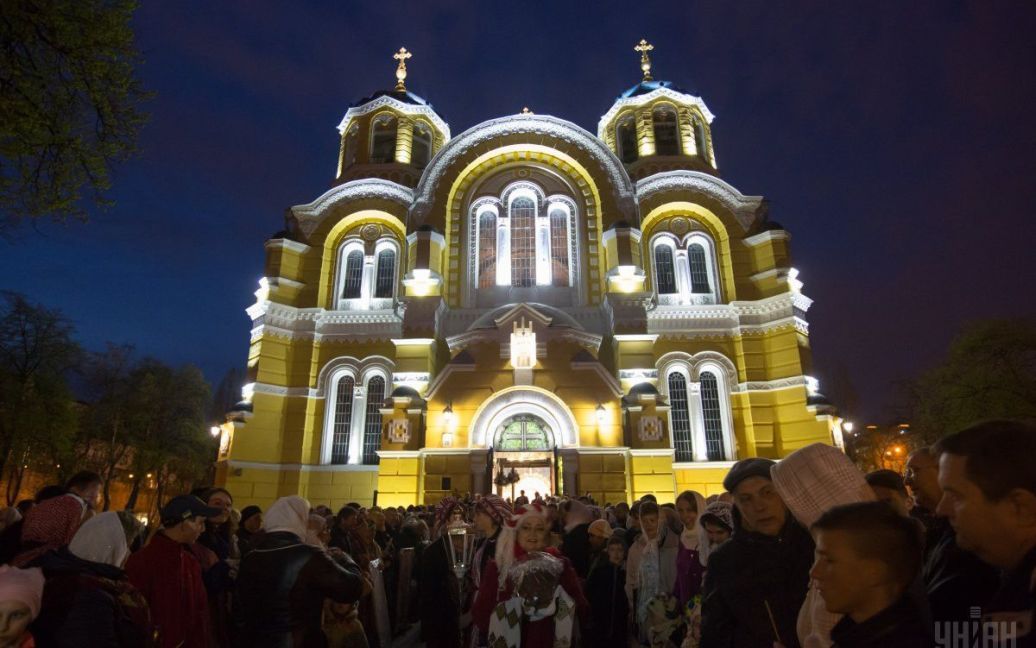 Зустріч Благодатного вогню з Єрусалима у Володимирському соборі УПЦ Київського патріархату / © УНІАН