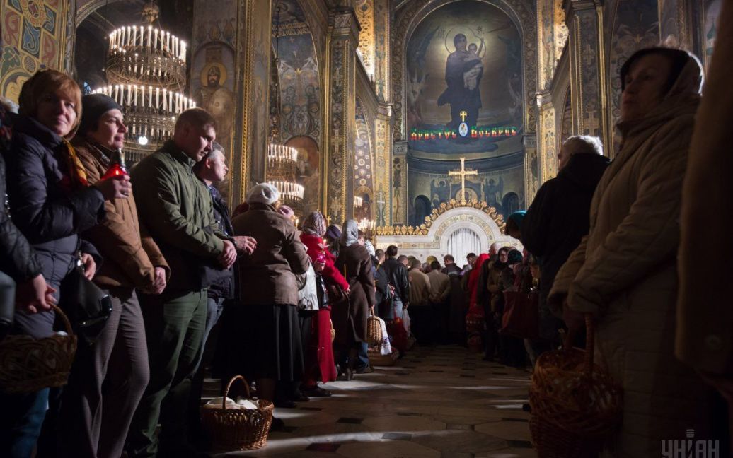 Зустріч Благодатного вогню з Єрусалима у Володимирському соборі УПЦ Київського патріархату / © УНІАН