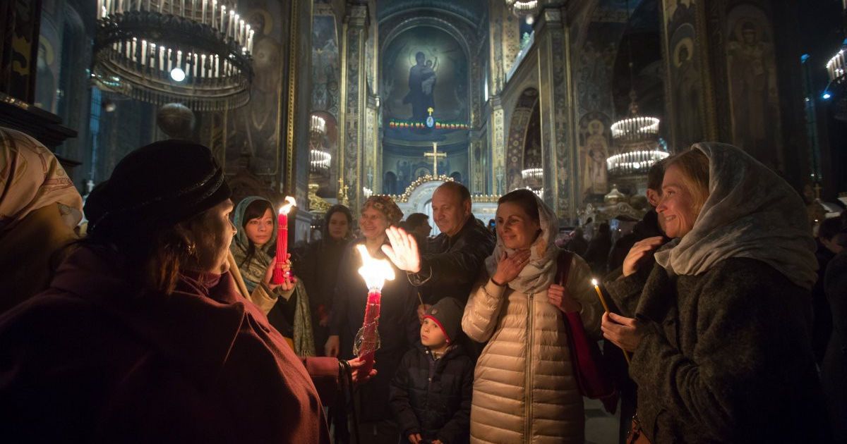 Зустріч Благодатного вогню з Єрусалима у Володимирському соборі УПЦ Київського патріархату / © УНІАН