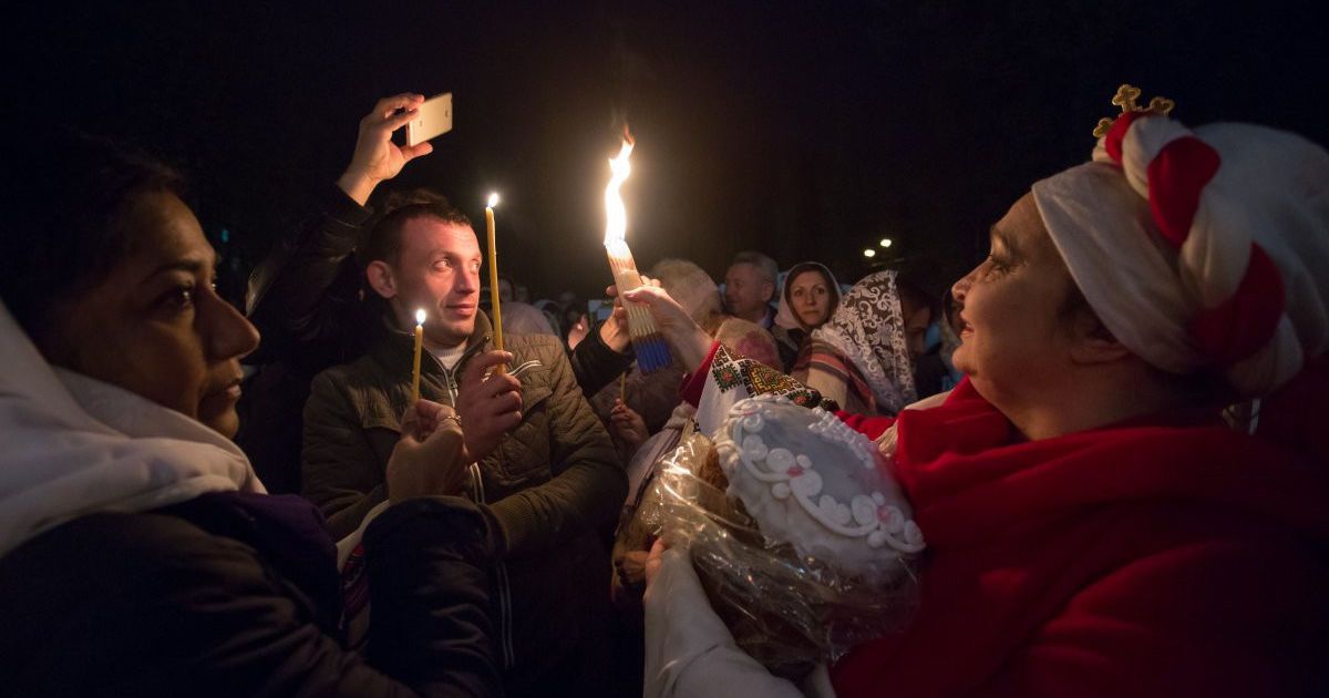 Зустріч Благодатного вогню з Єрусалима у Володимирському соборі УПЦ Київського патріархату / © УНІАН