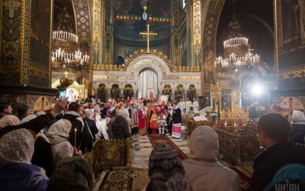 У Київ на свято афонської ікони приїхали тисячі людей