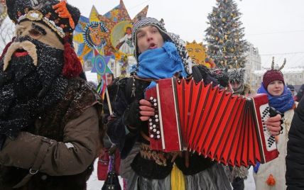 Рождественский Киев. Как по столице в 16-градусный мороз прошел парад из колядников