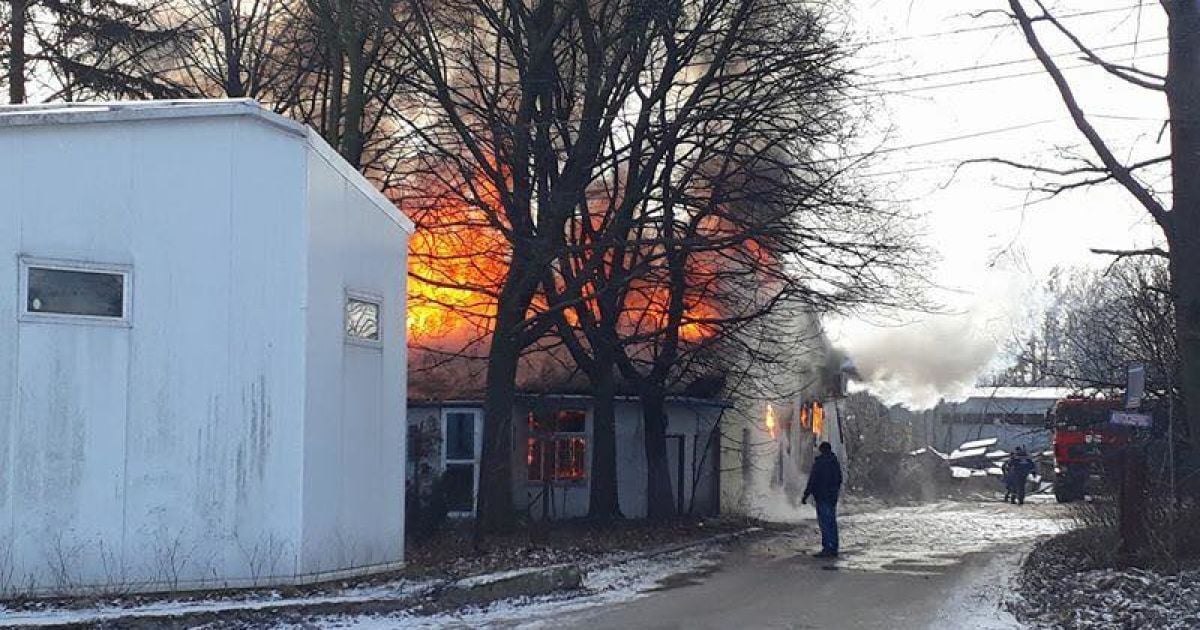 Во Львове загорелись склады лакокрасочных материалов