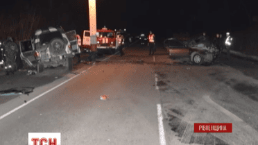 На Рівненщині позашляховик, в якому військові їхали на полігон, врізався в легковик