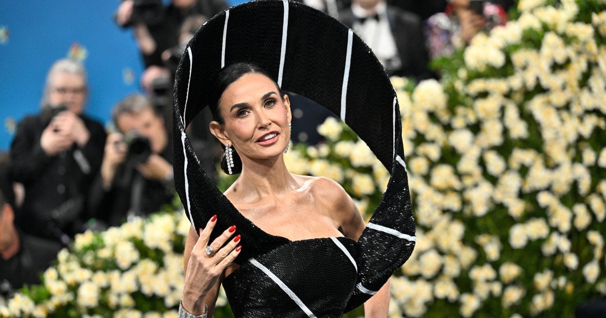 Жас қыздардың эротикалық фотосуреттері