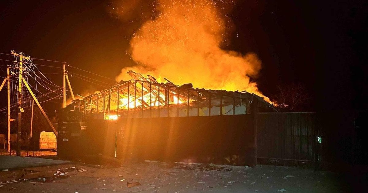 Росіяни вдарили по "Новій пошті" в одному з регіонів: все вигоріло (фото)